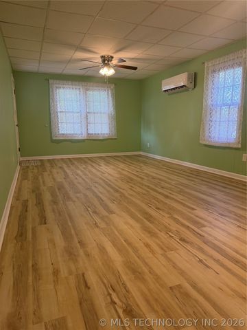 704 E Caddo Street, Cleveland, OK 74020