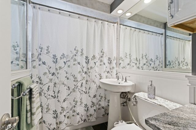 145 Canterbury Ave, North Arlington Boro, NJ 07031