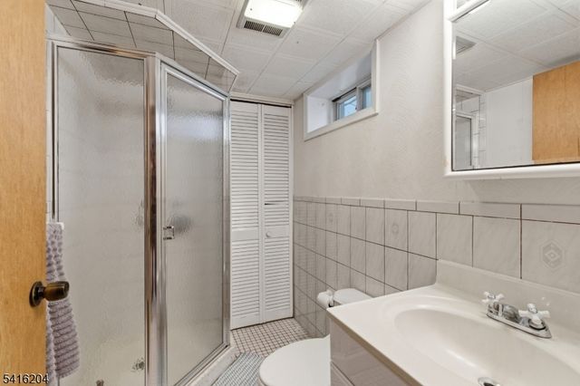 145 Canterbury Ave, North Arlington Boro, NJ 07031