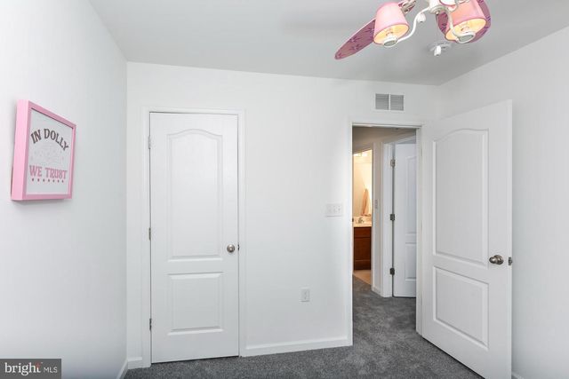 437 RUMBLING ROCK RD, Hedgesville, WV 25427