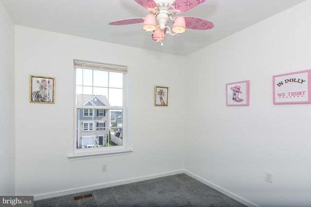 437 RUMBLING ROCK RD, Hedgesville, WV 25427