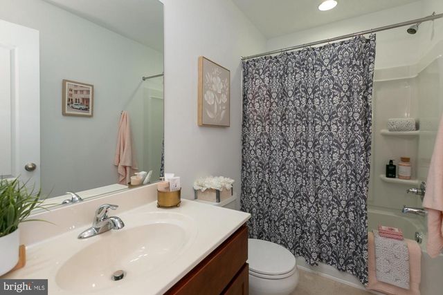 437 RUMBLING ROCK RD, Hedgesville, WV 25427