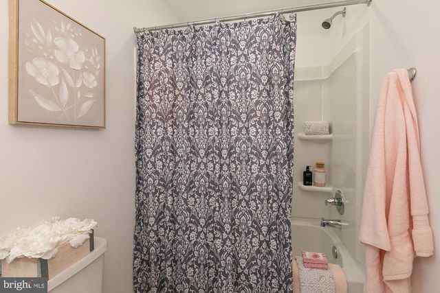 437 RUMBLING ROCK RD, Hedgesville, WV 25427