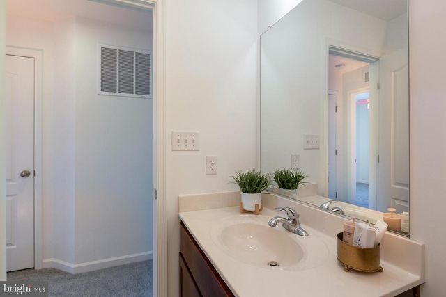 437 RUMBLING ROCK RD, Hedgesville, WV 25427