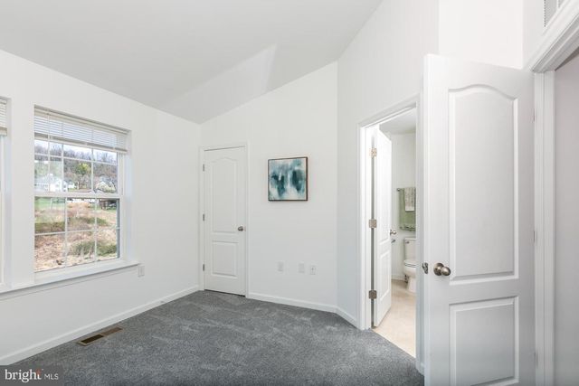 437 RUMBLING ROCK RD, Hedgesville, WV 25427