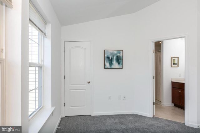 437 RUMBLING ROCK RD, Hedgesville, WV 25427