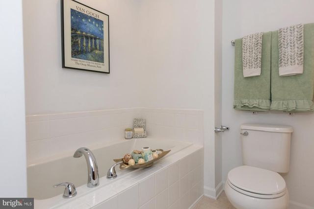 437 RUMBLING ROCK RD, Hedgesville, WV 25427