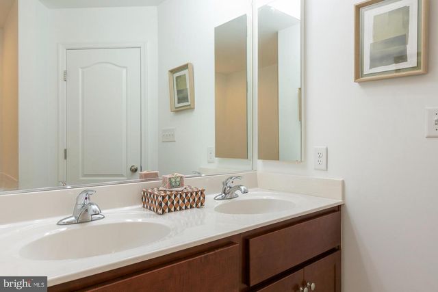 437 RUMBLING ROCK RD, Hedgesville, WV 25427