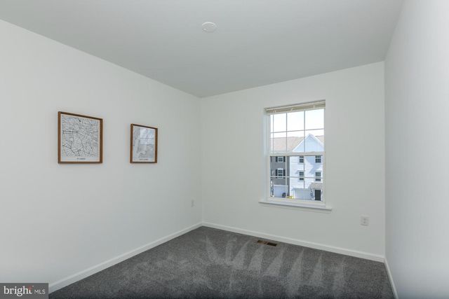 437 RUMBLING ROCK RD, Hedgesville, WV 25427