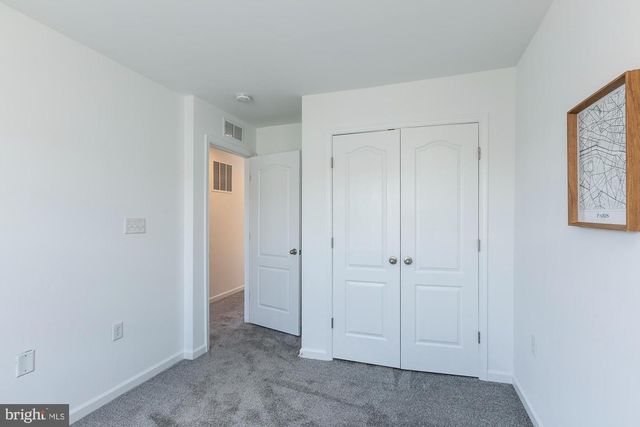 437 RUMBLING ROCK RD, Hedgesville, WV 25427