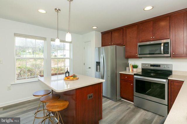 437 RUMBLING ROCK RD, Hedgesville, WV 25427