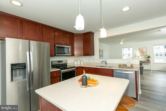 437 RUMBLING ROCK RD, Hedgesville, WV 25427