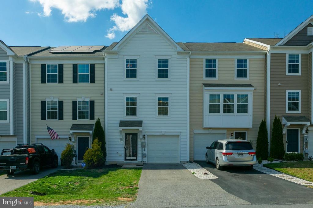 437 RUMBLING ROCK RD, Hedgesville, WV 25427