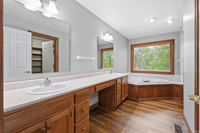 534 Frederick Crossing, Roanoke, IN 46783