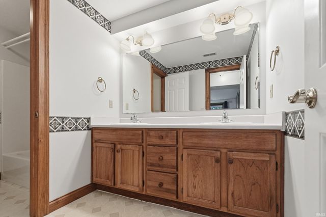 534 Frederick Crossing, Roanoke, IN 46783