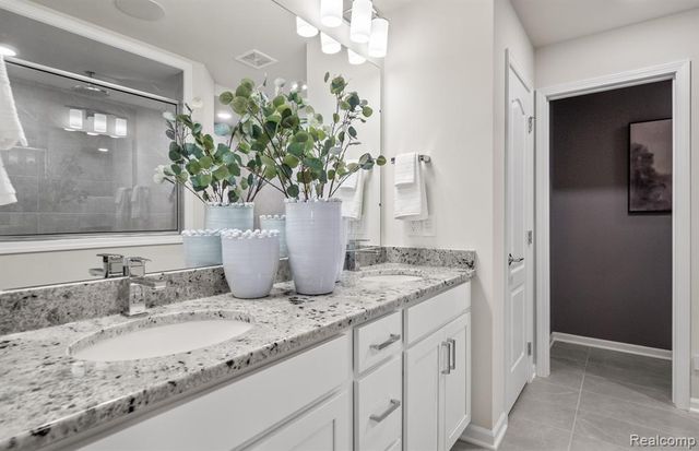 5572 East Spaniel Drive, Ann Arbor, MI 48108