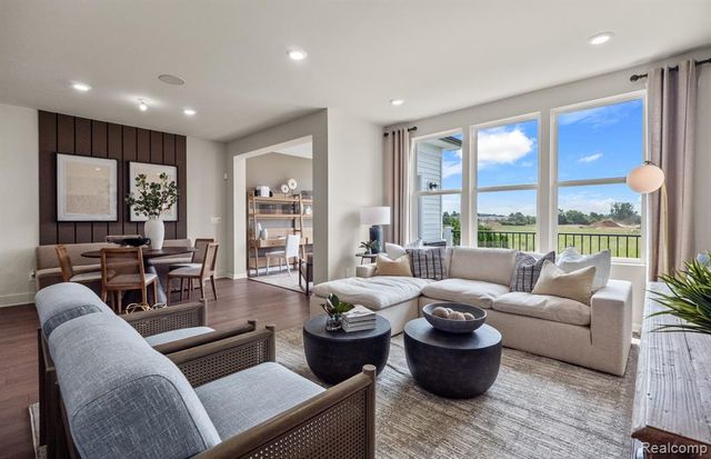 5572 East Spaniel Drive, Ann Arbor, MI 48108