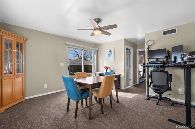 592 E Dallas Avenue, Madison Heights, MI 48071