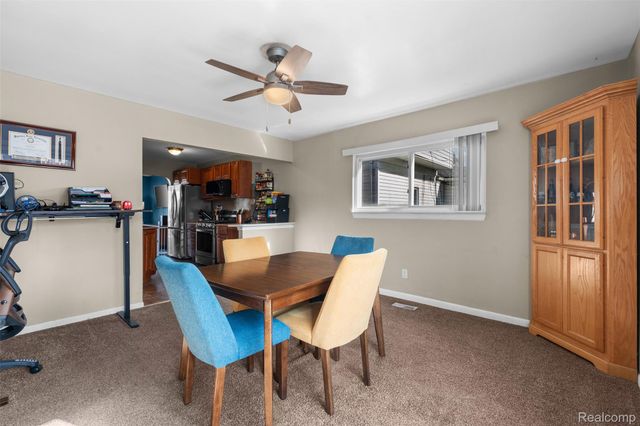 592 E Dallas Avenue, Madison Heights, MI 48071