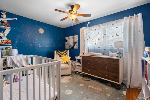 592 E Dallas Avenue, Madison Heights, MI 48071