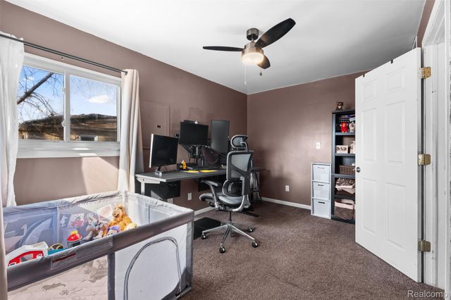 592 E Dallas Avenue, Madison Heights, MI 48071