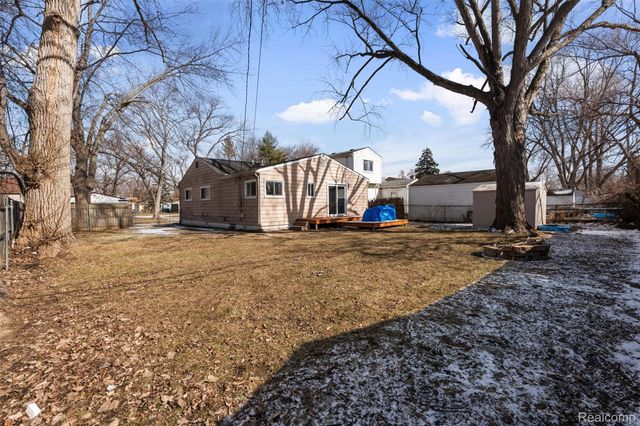 592 E Dallas Avenue, Madison Heights, MI 48071