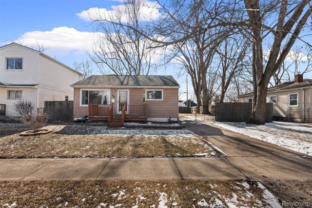 592 E Dallas Avenue, Madison Heights, MI 48071