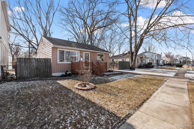 592 E Dallas Avenue, Madison Heights, MI 48071