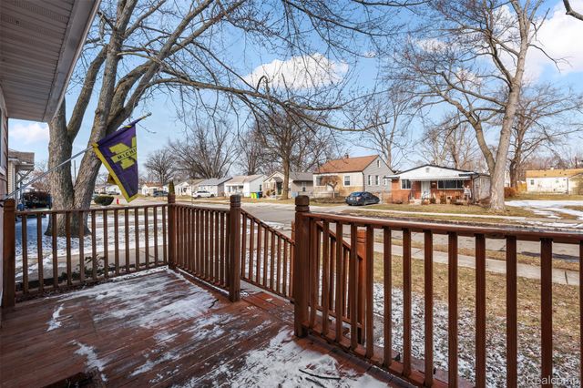592 E Dallas Avenue, Madison Heights, MI 48071