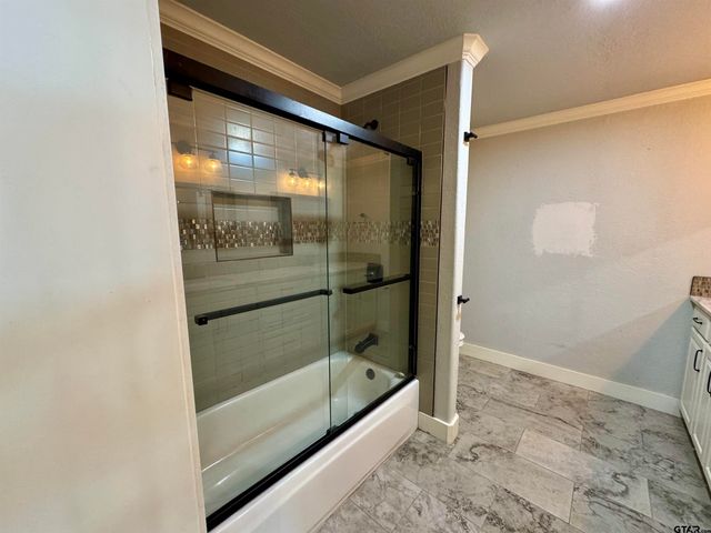 403 E Henderson St, Overton, TX 75684