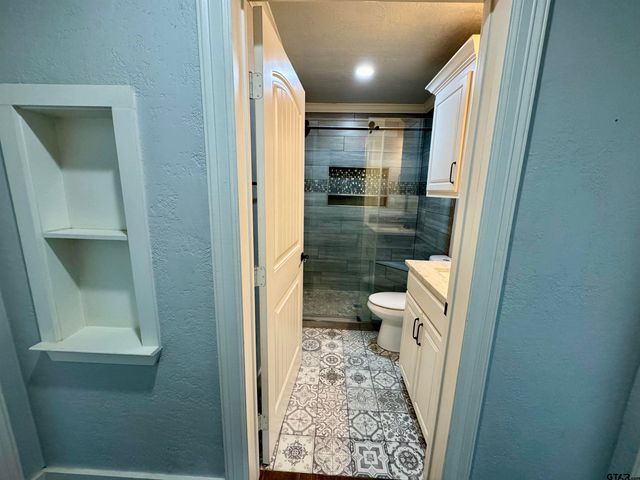 403 E Henderson St, Overton, TX 75684