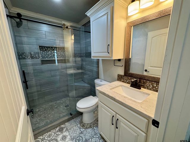 403 E Henderson St, Overton, TX 75684