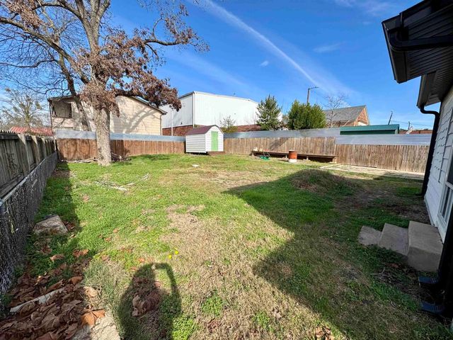 403 E Henderson St, Overton, TX 75684