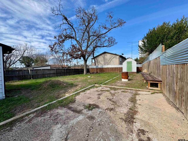 403 E Henderson St, Overton, TX 75684