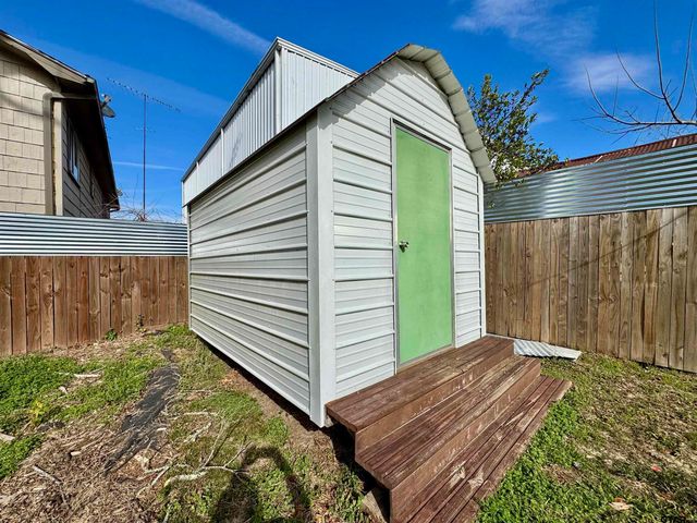 403 E Henderson St, Overton, TX 75684