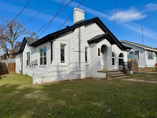 403 E Henderson St, Overton, TX 75684