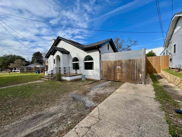 403 E Henderson St, Overton, TX 75684