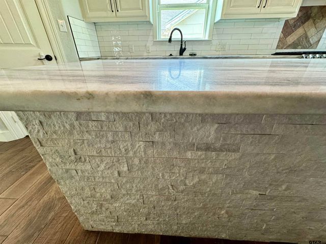 403 E Henderson St, Overton, TX 75684