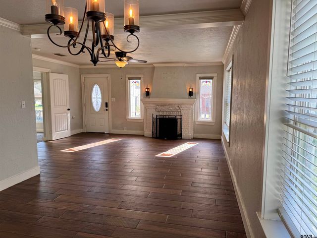 403 E Henderson St, Overton, TX 75684