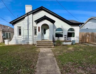 403 E Henderson St, Overton, TX 75684