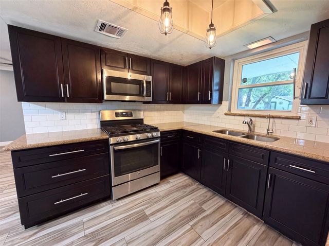 9314 Deanwood Street, Houston, TX 77040