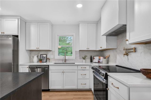 9112 Reeds Drive, Overland Park, KS 66207