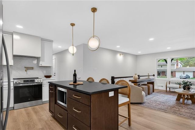 9112 Reeds Drive, Overland Park, KS 66207
