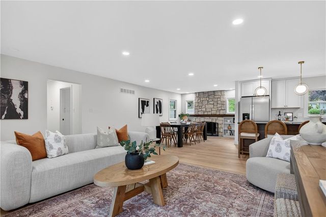 9112 Reeds Drive, Overland Park, KS 66207