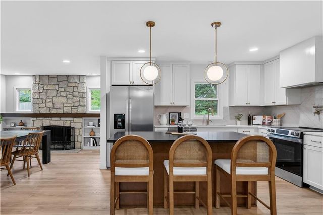 9112 Reeds Drive, Overland Park, KS 66207