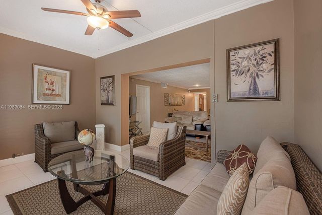 4270 NW 40th St 201, Lauderdale Lakes, FL 33319