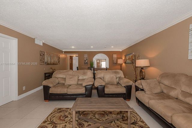 4270 NW 40th St 201, Lauderdale Lakes, FL 33319