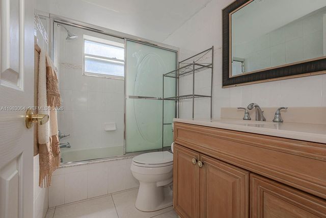 4270 NW 40th St 201, Lauderdale Lakes, FL 33319