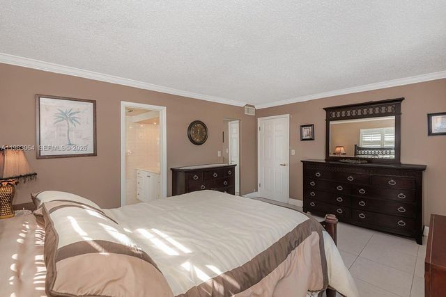 4270 NW 40th St 201, Lauderdale Lakes, FL 33319