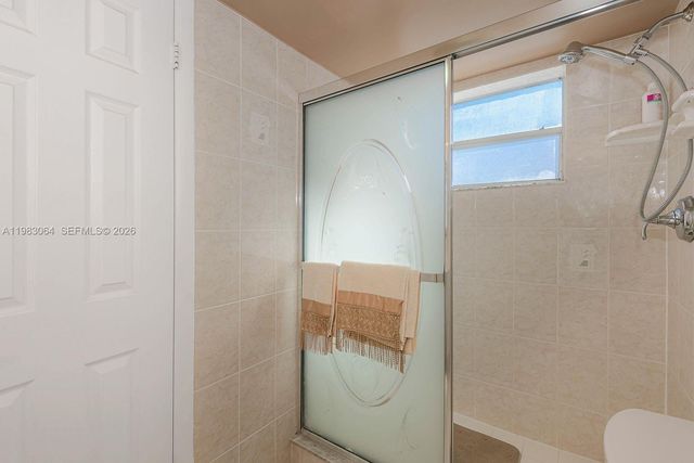 4270 NW 40th St 201, Lauderdale Lakes, FL 33319